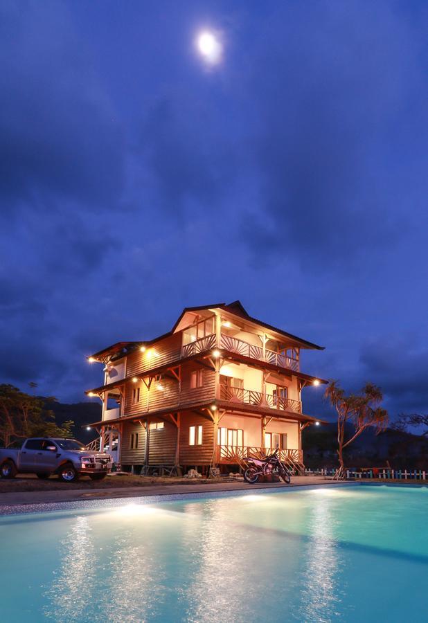ホテル The Tree House Sumbawa Huu エクステリア 写真