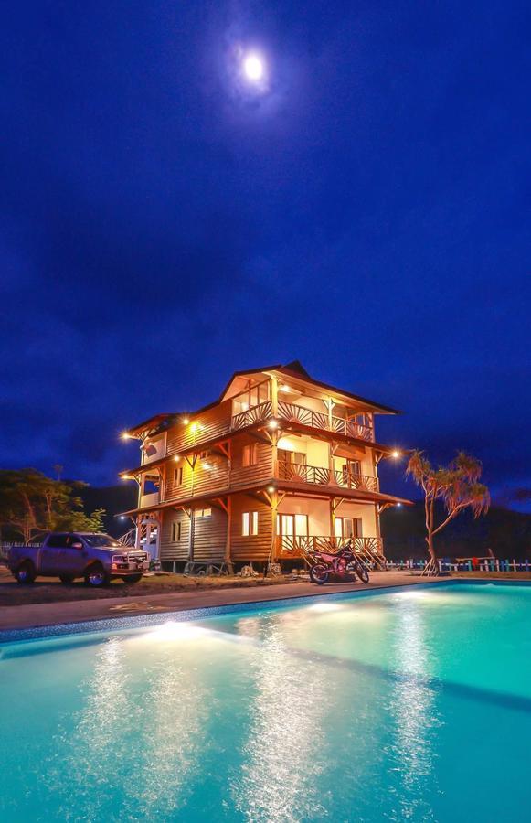 ホテル The Tree House Sumbawa Huu エクステリア 写真